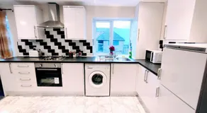 Crystal Suite 2 -free private parking - Image 3