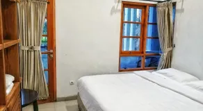 Tiray Homestay Syariah Yogyakarta Mitra RedDoorz - Image 3