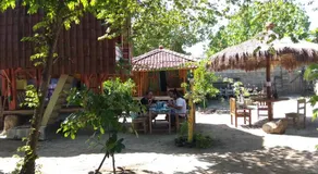 Harry's Ocean House Watukarung Homestay - Image 3