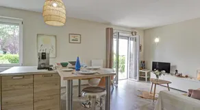 Gîte moderne avec parking sécurisé et jardin privé - Image 5
