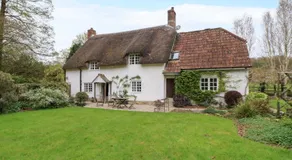 Plush Cottage - Image 5