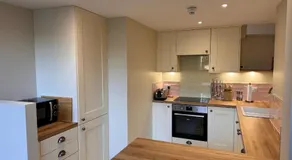 Unique garden flat in converted chapel - Hungerford - Image 3