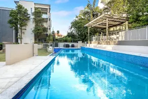 Balcony Views, Parking, Pool & Gym and Walk to Brisbane CBD - Image 5