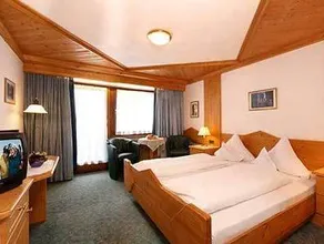 Double room, shower or bath, toilet - Image 2