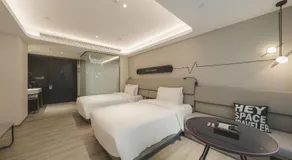 Atour Light Hotel Nanjing Gulou Xuanwu Lake - Image 2