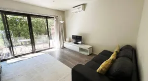 Spacious Two-Story Family Townhouse Near Kingston & Manuka - Image 5