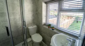 Impeccable 1-Bed Studio in Birmingham - Image 5