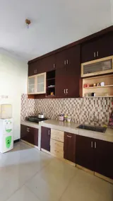 Homely Guest House Tegal - Image 4