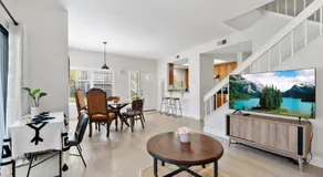 Charming 3BR - Prime Northwood Location - Image 2