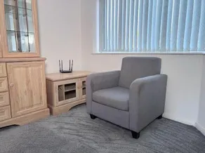 Contractor Friendly 3 Bedroom House Sleeps 5 with Free Parking - Image 3