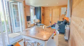 Chalet avec jacuzzi privatif - Image 2