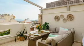 Sky Suite with View & Jacuzzi - Image 4