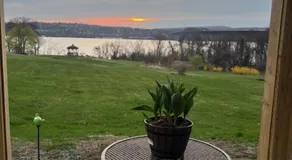 Beacon Hudson Hideaway - Image 2