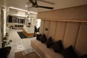 The Royal Hotel - Image 5