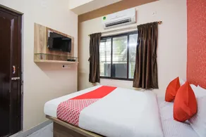 OYO 49604 Narayana Hotel - Image 3