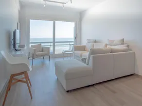 Luxurious apartment with stunning sea view - Image 2