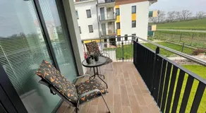 Dvojizbový byt vzdialený 800 m od X Bionic Sphere s dvoma kúpeľňami - Image 3