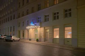 Starlight Suiten Hotel Renngasse - Image 4