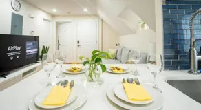 Breezy 3BR Boston Apt - Bathtub, Parking, TV, Walk to Train 803 - Image 3