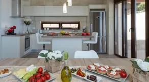 Private Luxury Villa with Whirlpool - Walk to Beach - Image 2