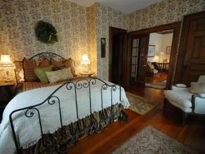 Circular Manor Bed and Breakfast - Image 5