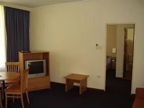 Lucas Heights Motel - Image 4
