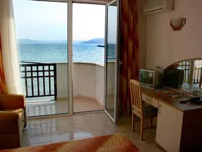 Hotel Oasis - Beach Access - Image 1