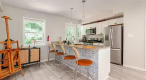 Townhouse with 2 Private Rooms in Shared Home with Host - Image 3