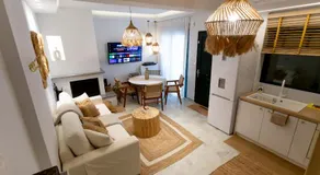 Ελίτ seafront luxury suites - Image 2