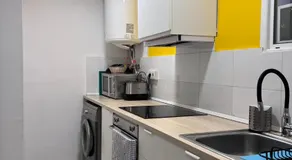 Alojamiento con encanto en planta superior ideal para trabajo y escapadas familiares en Montserrat - Image 3