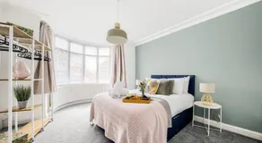 4BR Coventry l Sleeps 8 l With Garden - Image 2
