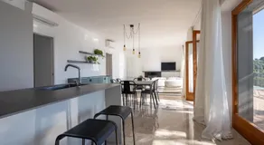Exclusive designer apartment Facing Palmaria Island Spacious scenic terrace Bright Modern Interiors Fully equipped kitchen Air conditioning Private parking Up to 6 guests - Image 5