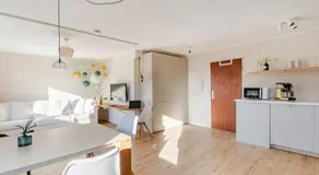 Charming top-floor apartment - Image 5