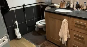 Room 1 km from tomorrowland - Image 3