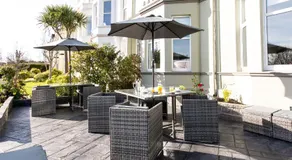 Shelleven Guest House - Image 2
