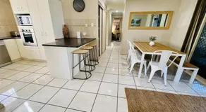 Sandstone Point Holiday Home - Image 3