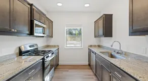 Modern Spacious Pool Apartment PET FRIENDLY - Image 4