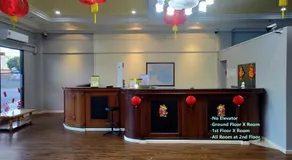 The Upper Deck Hotel - Image 3