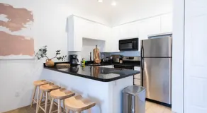 Designer Condo 2 beds Sleeps 4 Dogs welcome! - Image 4