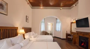 The Clovelly Bungalow - Image 2