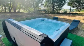 Une parenthèse romantique à deux avec Spa Privatif Illimité & Climatisation - Suite Mélusine - Les Fées des Chênes - Image 3