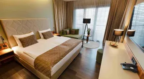 Therme Laa Hotel Silent Spa Villas - Image 2