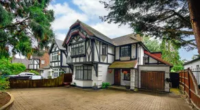Elegant Tudor Venue - Image 4