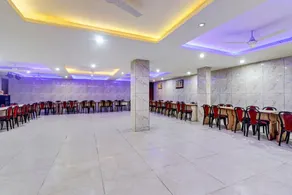 Collection O Colossal Inn - Image 3