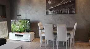 Manhattan House - Image 2