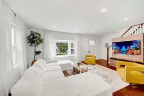 Modern Comfort in the Heart of NYC - Image 2