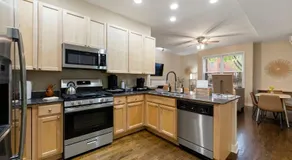 Medical District 2BR with Jacuzzi & Parking - Image 3