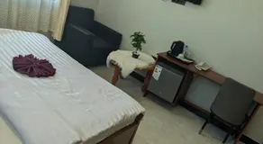Kamur Executive Inn - Image 3
