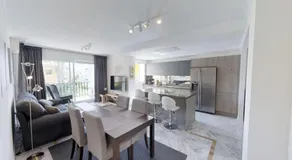 Modern Coastal Apartment Near Puerto Banús - Image 2