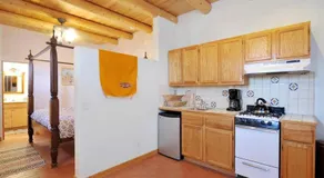Casita Bee, private Retreat in Santa Fe - Image 4